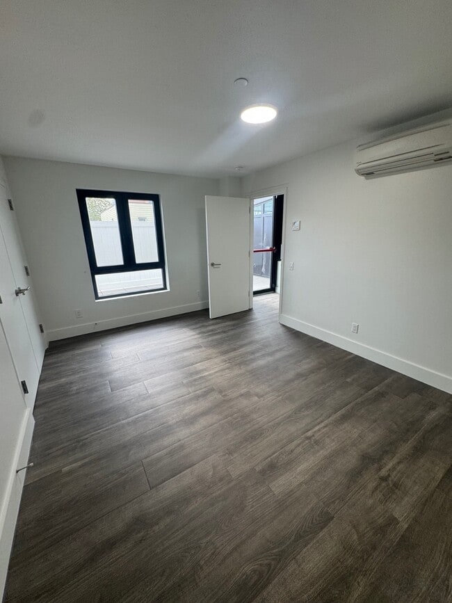 property at 1353 Castle Hill Ave