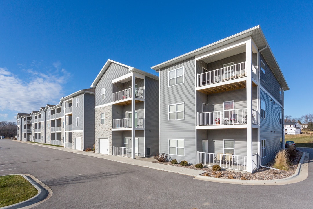The Groves on Devils Glen in Bettendorf, IA - Building Photo