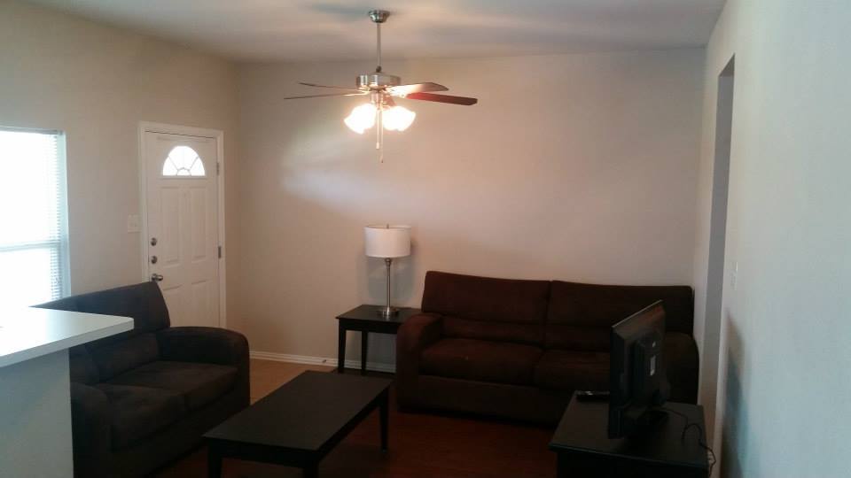 319 Wrangler Ln in Denton, TX - Building Photo