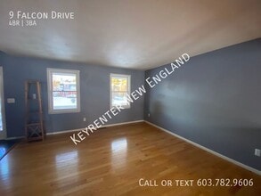 9 Falcon Dr in Hudson, NH - Building Photo - Building Photo