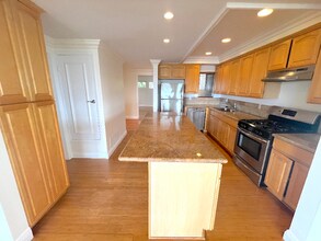 100 Cliff Dr in Laguna Beach, CA - Building Photo - Building Photo