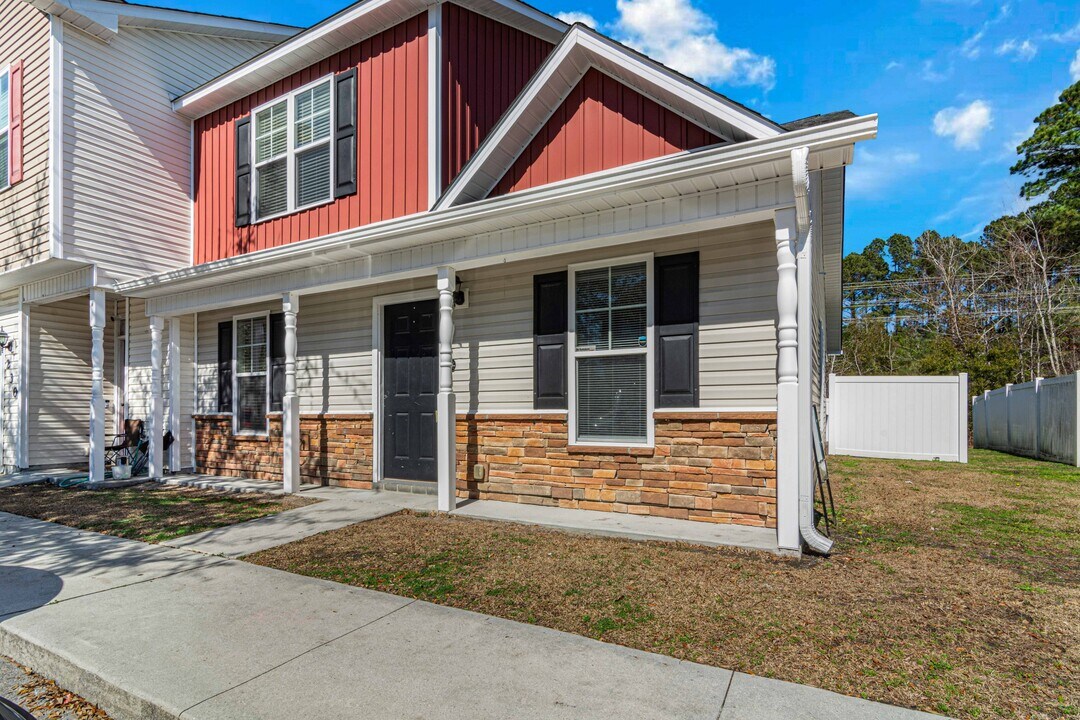 228 Caldwell Loop in Jacksonville, NC - Building Photo