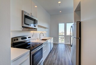 1410 Apartments in Seattle, WA - Building Photo - Interior Photo