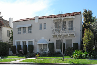 237 S Elm Dr in Beverly Hills, CA - Foto de edificio - Building Photo