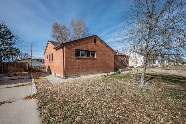 1529 Alexander Cir in Pueblo, CO - Building Photo - Building Photo