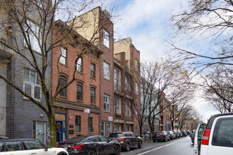 151 Manhattan Ave in Brooklyn, NY - Building Photo - Building Photo