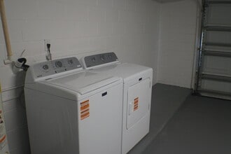 6157 Sandcrest Cir in Orlando, FL - Building Photo - Building Photo