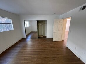 2456 Arizona Ave, Unit 2 in Santa Monica, CA - Building Photo - Building Photo