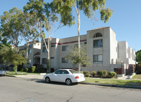 1818-1826 Vassar St Apartments