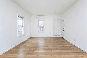 5 Exchange St, Unit 2 in Lawrence, MA - Building Photo - Building Photo