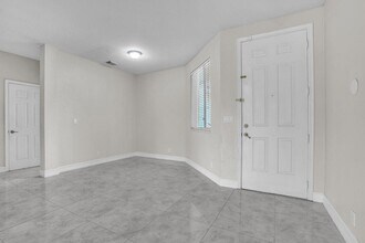 2005 Oakhurst Way in Riviera Beach, FL - Building Photo - Building Photo