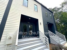 1354 Briar Creek Rd in Charlotte, NC - Building Photo