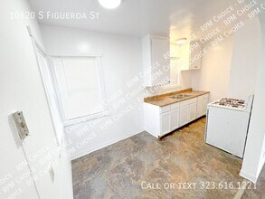 10620 S Figueroa St in Los Angeles, CA - Building Photo - Building Photo