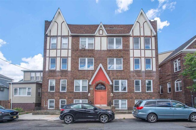 8517 4th Ave-Unit -B2 in North Bergen, NJ - Building Photo - Building Photo