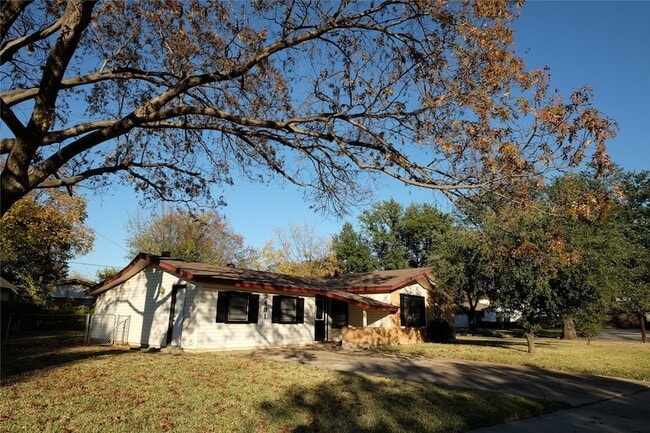 property at 3401 Princeton Dr