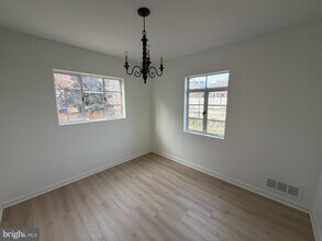 1304 S Walter Reed Dr in Arlington, VA - Building Photo - Building Photo