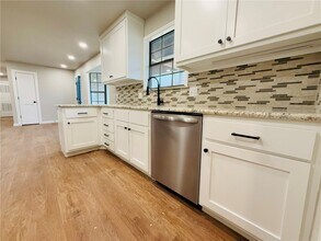 1304 NW 10th St in Bentonville, AR - Building Photo - Building Photo