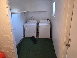 2135 Plunkett Ct in Hollywood, FL - Building Photo - Building Photo