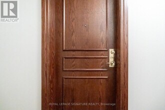 2545 Erin Centre Blvd in Mississauga, ON - Building Photo - Building Photo