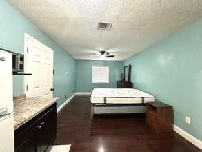 106 Coralwood Cir in Kissimmee, FL - Foto de edificio - Building Photo