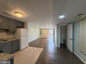 606 Hazell Ln in Philadelphia, PA - Building Photo - Building Photo