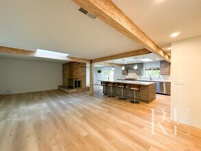 3078 NE Lincoln Rd in Poulsbo, WA - Building Photo - Building Photo