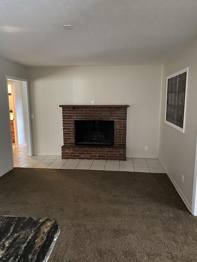 740 Knowles Rd in Brandon, FL - Building Photo - Building Photo