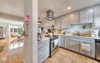 2628 Kansas Ave in Santa Monica, CA - Building Photo - Building Photo