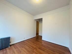 21-13 25th Rd in Queens, NY - Building Photo - Building Photo