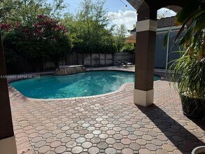 9026 SW 160th Terrace in Palmetto Bay, FL - Building Photo - Building Photo