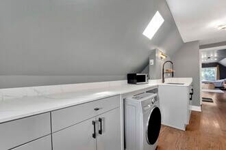 1625 W Hollywood Ave, Unit 3 in Chicago, IL - Building Photo - Building Photo