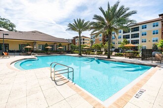 The Addison at Tampa Oaks in Tampa, FL - Foto de edificio - Building Photo