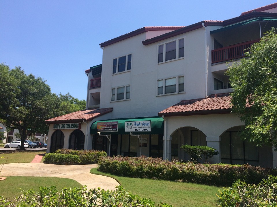 St Thomas Square in Panama City, FL - Foto de edificio