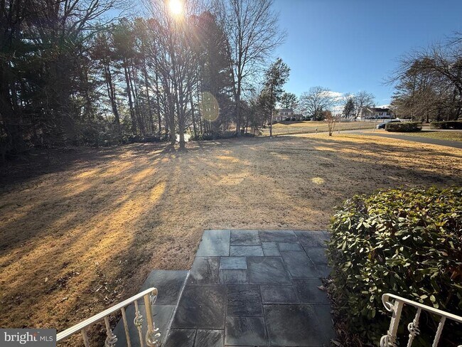 9608 Burke View Ave in Burke, VA - Building Photo - Building Photo