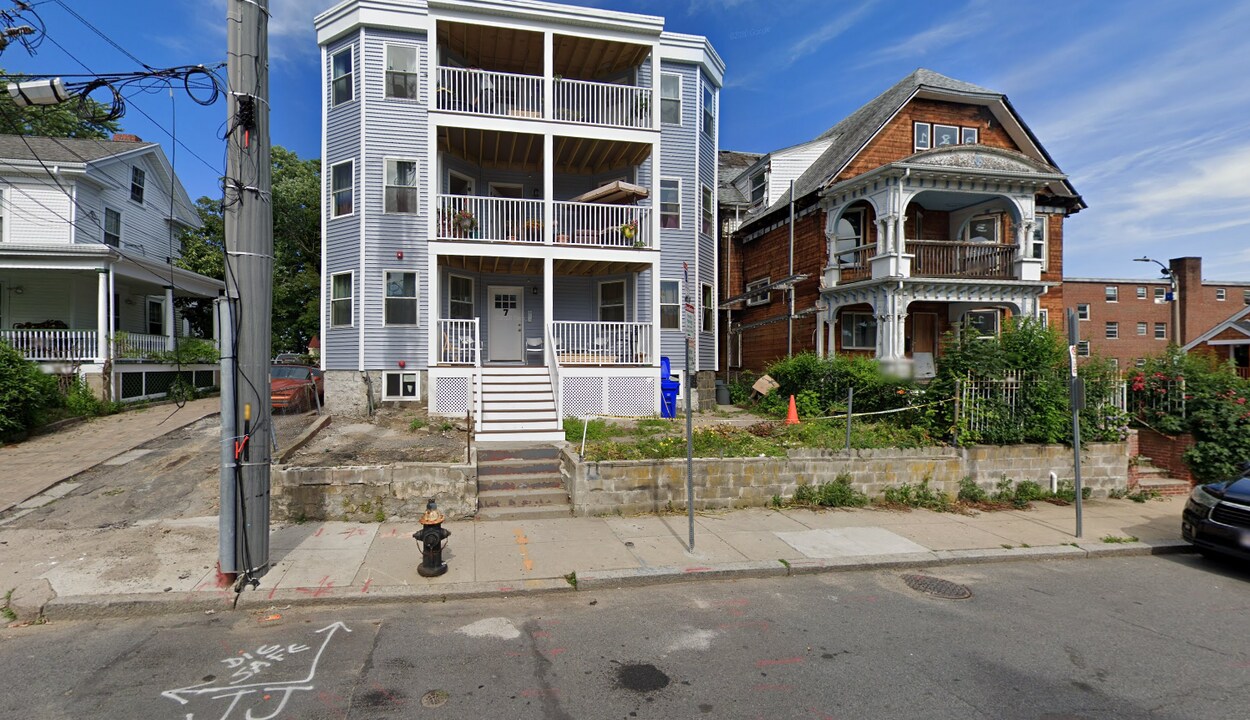 7 Allston St, Unit 3 in Boston, MA - Building Photo