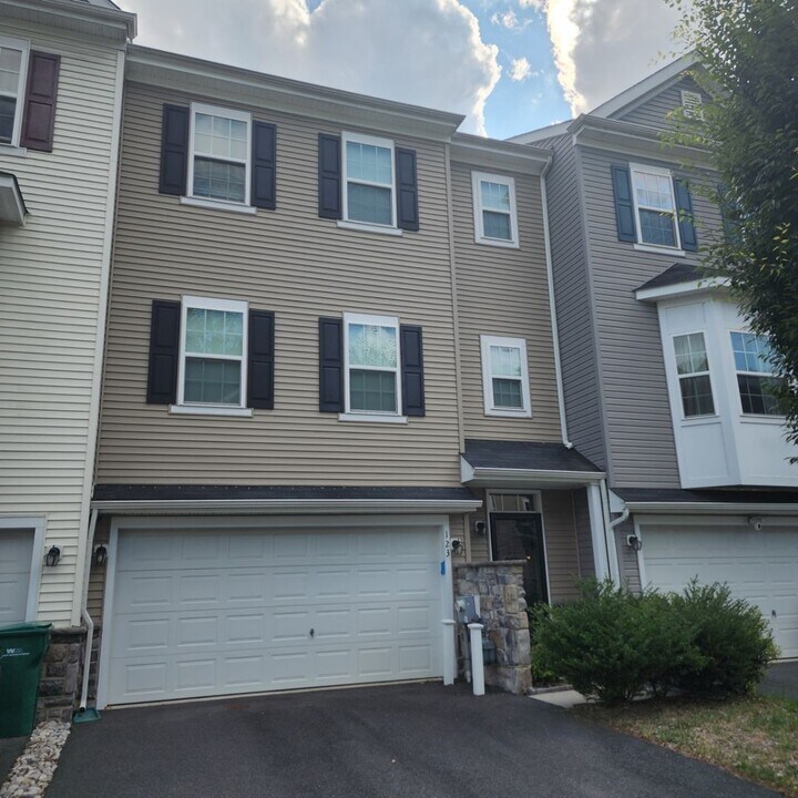 123 Lorraine Dr in New Castle, DE - Building Photo