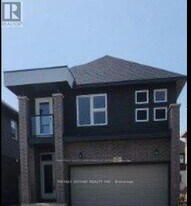 46 Bradley Ave in Welland, ON - Building Photo