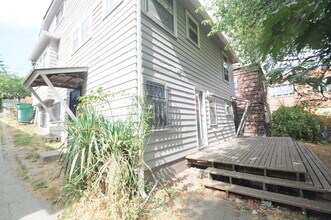 5028 9th Ave NE in Seattle, WA - Building Photo - Building Photo