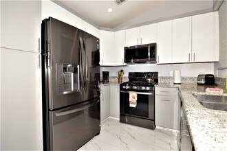 5415 W Harmon Ave in Las Vegas, NV - Building Photo - Building Photo