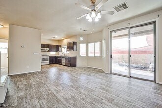 6709 Kostner St in Las Vegas, NV - Foto de edificio - Building Photo