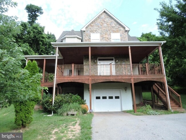 property at 34 Niagara Way
