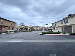 401 Castiano St in Camarillo, CA - Building Photo - Building Photo
