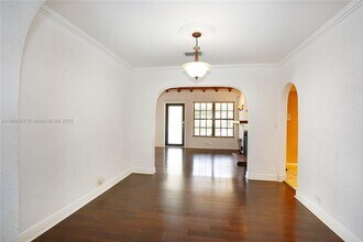 1027 SW 22nd St in Miami, FL - Building Photo - Building Photo
