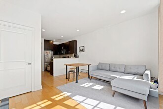 110 Tidewater St in Jersey City, NJ - Building Photo - Building Photo