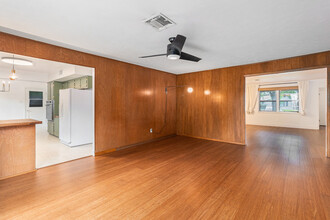 4831 Spellman Rd in Houston, TX - Building Photo - Building Photo