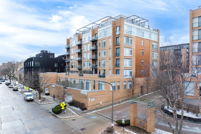 Sienna Court Condominium in Evanston, IL - Building Photo - Building Photo