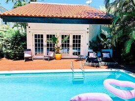 320 W 55th St in Miami Beach, FL - Building Photo