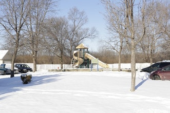 Bloomington Family Townhomes in Bloomington, MN - Building Photo - Building Photo