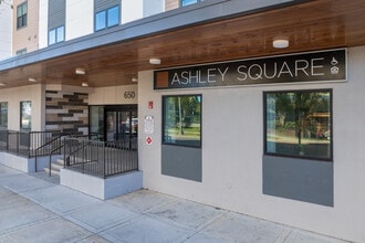 Ashley Square in Jacksonville, FL - Foto de edificio - Building Photo