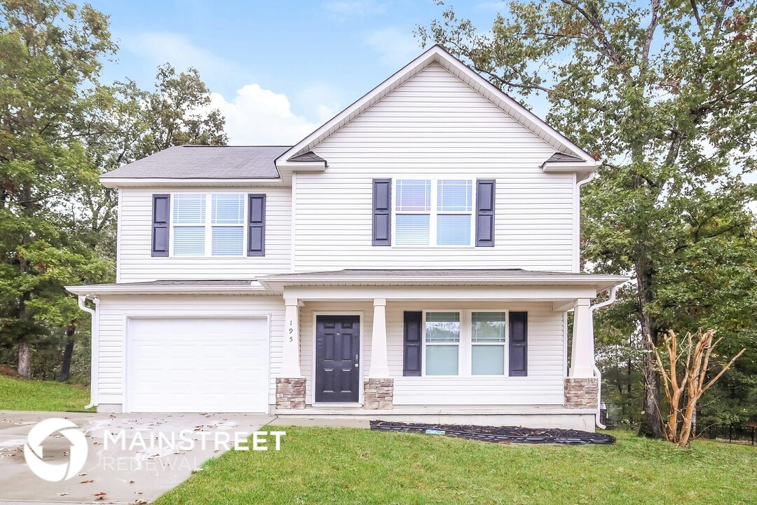 195 Cherryhill Dr in Four Oaks, NC - Building Photo